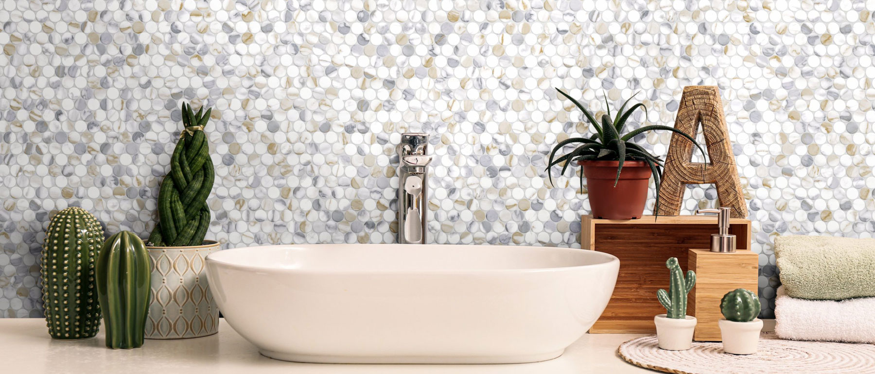 Prestige Recycled Glass Calacatta Gold Penny Round Room